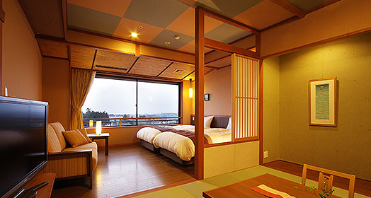有淋浴間的現代日式日西式混合客房